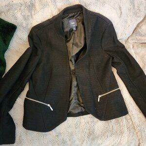Cropped Black moto style blazer Wool/Poly blend, Slash Zip Pockets, Gap Size 10